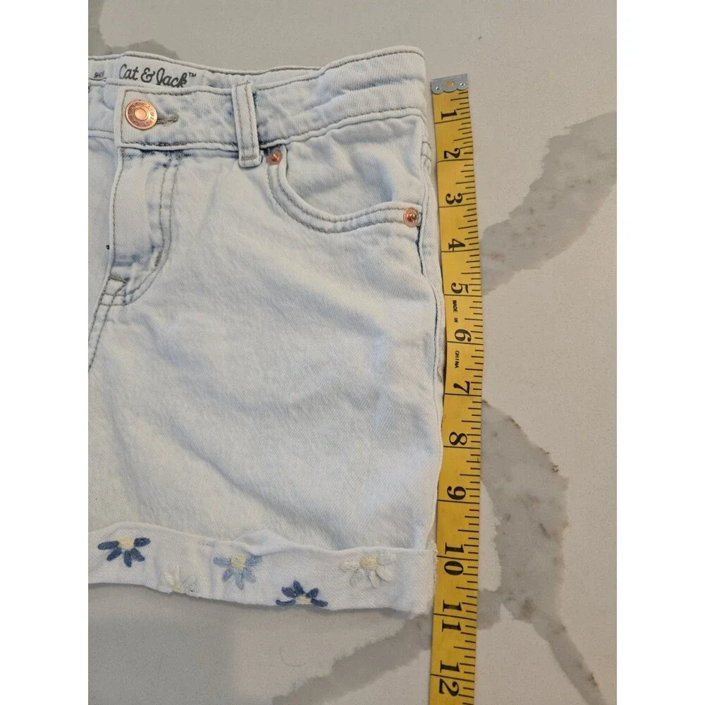 ​Cat & Jack L 10/12 Denim Shorts Girls Light Wash Embroidered Daisy Flower